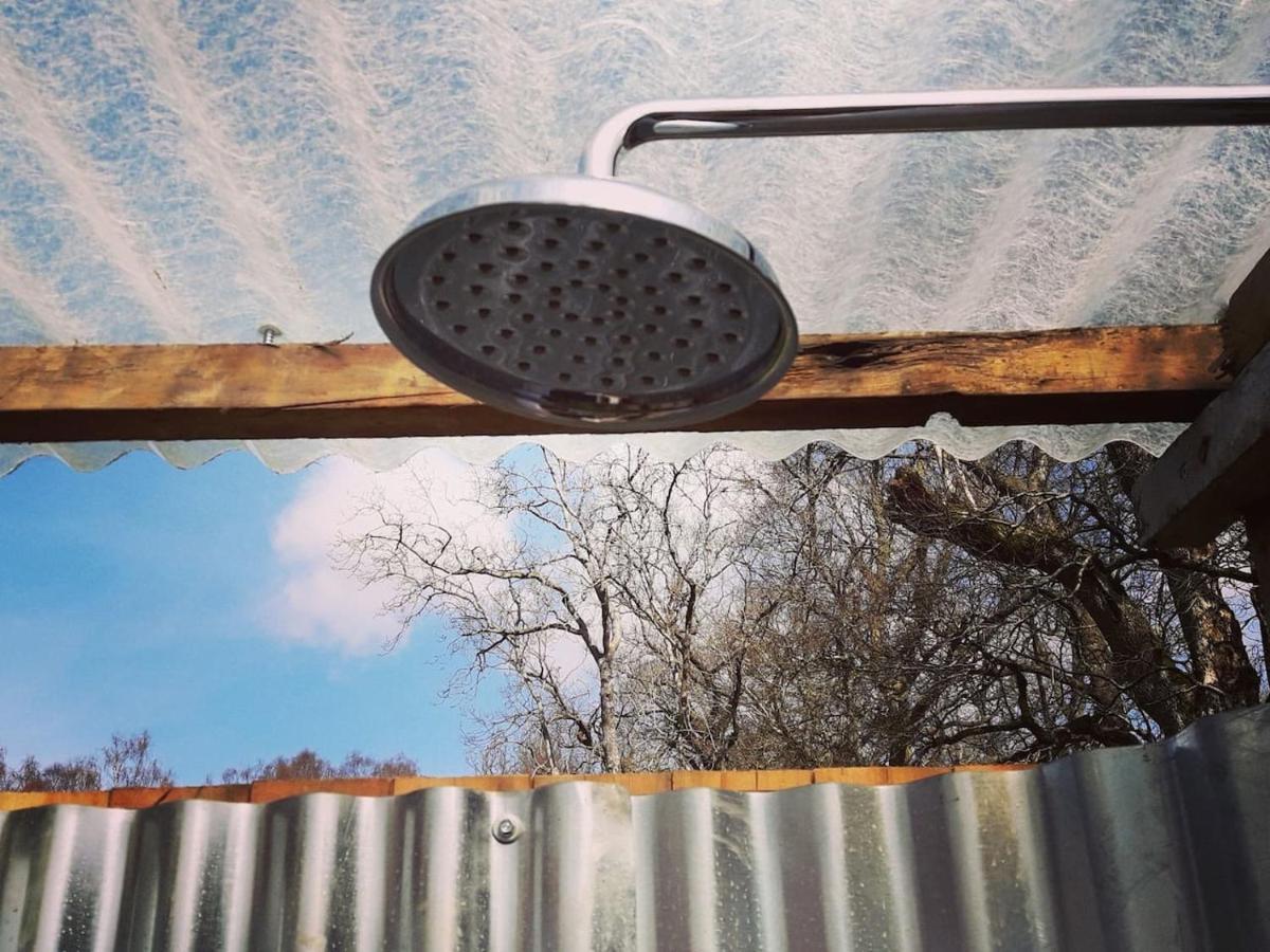 فيلا Cosy Woodland Off Grid Shepherds Hut - Rowan قلعة دوغلاس المظهر الخارجي الصورة
